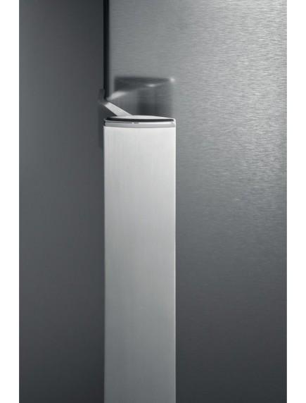 Холодильник Whirlpool WB70E973X