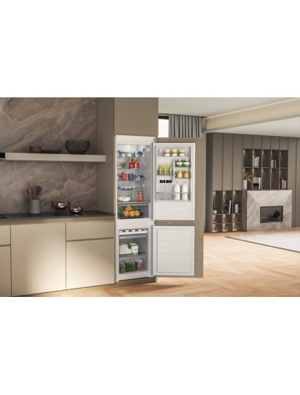 Встраиваемый холодильник Whirlpool WHC18D011C1SF
