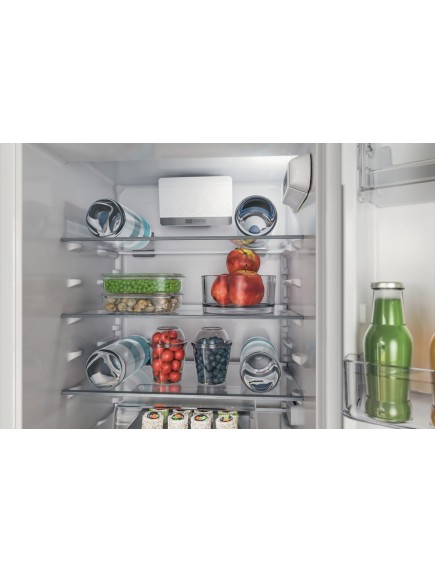 Встраиваемый холодильник Whirlpool WHC18D011C1SF