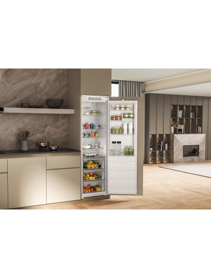 Встраиваемый холодильник Whirlpool WHSD18A013C1