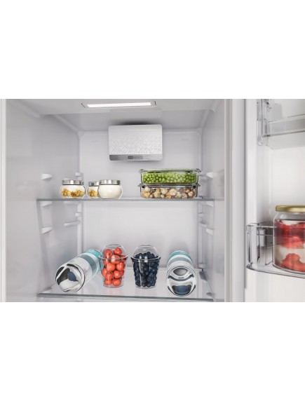 Встраиваемый холодильник Whirlpool WHSD18A013C1