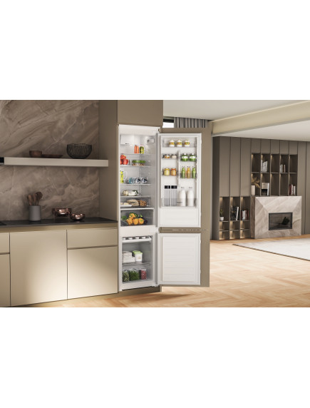 Встраиваемый холодильник Whirlpool WHC20D011B1