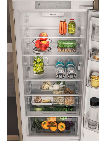 Встраиваемый холодильник Whirlpool WHC20D023B1SF