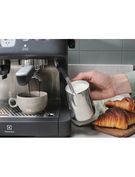 Кофеварка Electrolux E8EC1-8BP