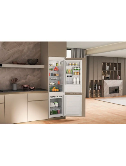 Встраиваемый холодильник Whirlpool WHC18D051A1